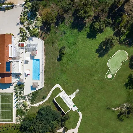 Vila Sleeps 8 Pool Air Con Wifi Rezanci