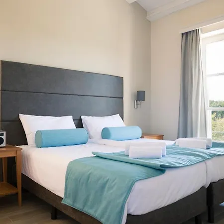 Sleeps 8 Pool Air Con Wifi Vila